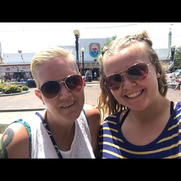 Meet the Posher, Erica - Picture 3 of 5